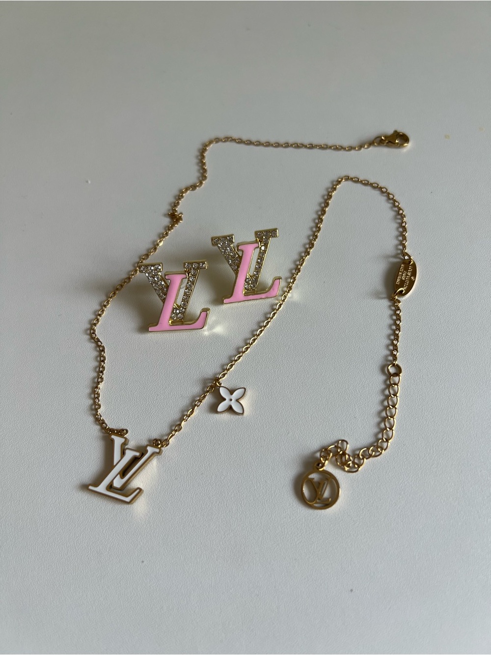 Source unknown lv jewelries